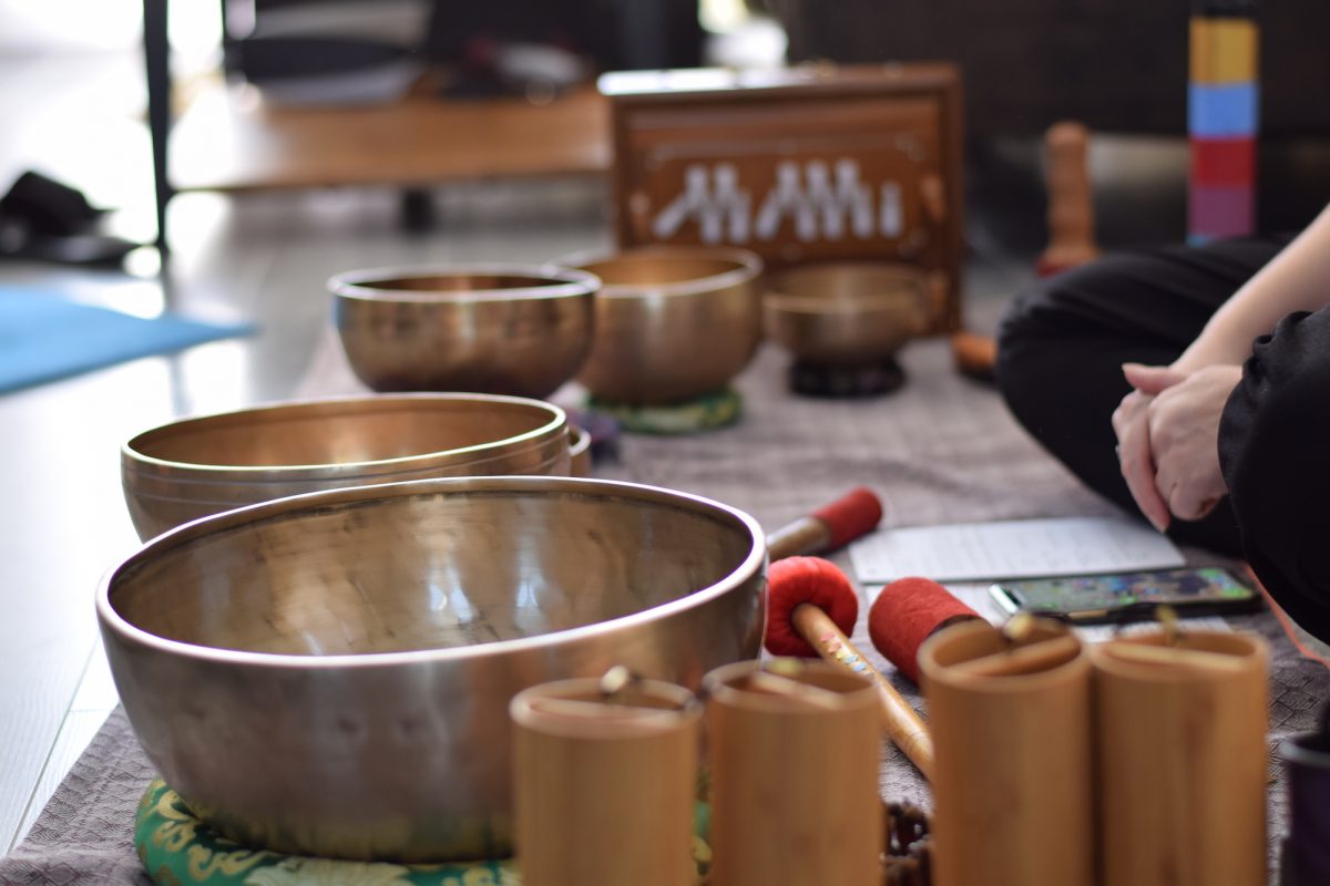 Voyage Sonore en groupe à domicile, selon l’Ayurveda 